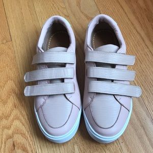 Kaanas Velcro Sneakers